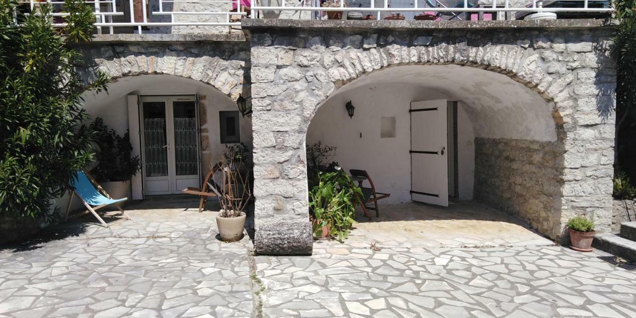 Hotel Les Monteils Grospierres Exterior foto